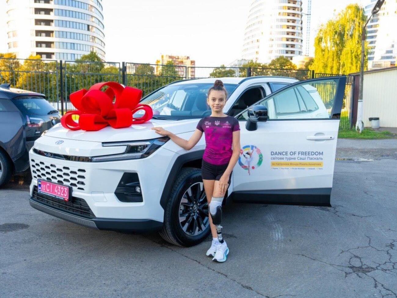 Рінат Ахметов подарував автомобіль гімнастці Олександрі Паскаль