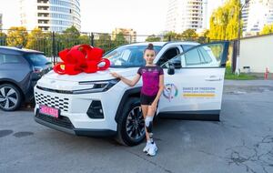 Рінат Ахметов подарував автомобіль гімнастці Олександрі Паскаль