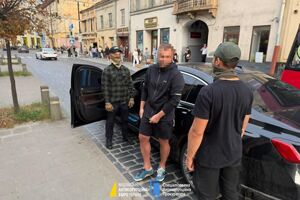 "Porsche, Loro Piana, ланцюжок, як річна зарплата". НАБУ опублікувало записи прослуховувань прокурора, підозрюваного у "кришуванні" кол-центрів