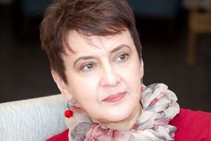 Гола жінка? Ну й що? Вона ж нікому не заважає. Бахнуло? Ну й що, якщо ніхто не загинув?