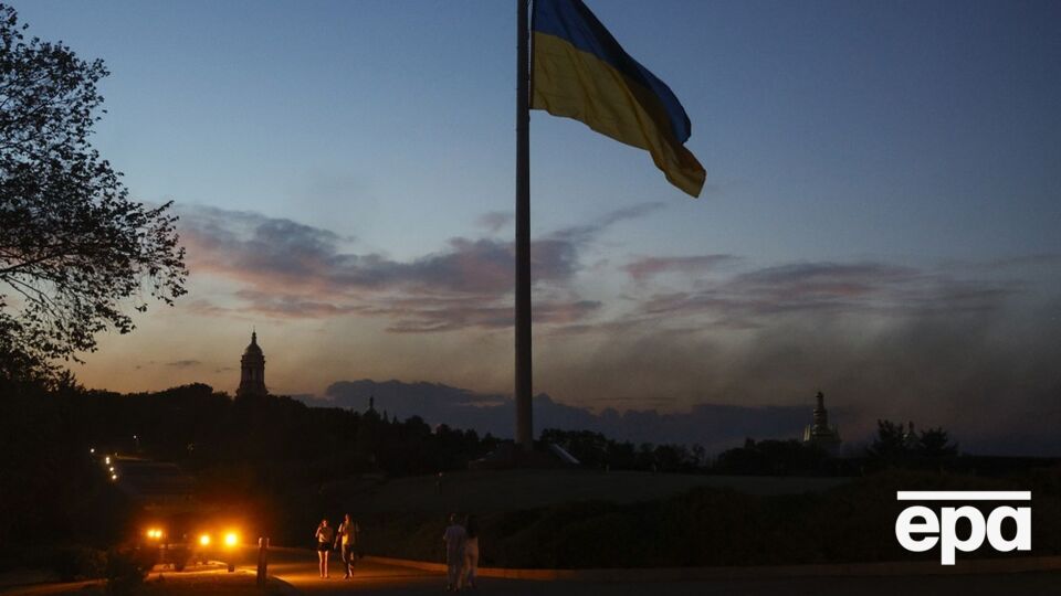 Чи зупинятимуть роботу школи, метро й бізнес? Що насправді зміниться в системі тривог