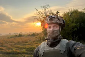 Військовий: Ворогу треба, щоб люди перестали жити до того, як він їх убив. Тому співайте і закохуйтеся