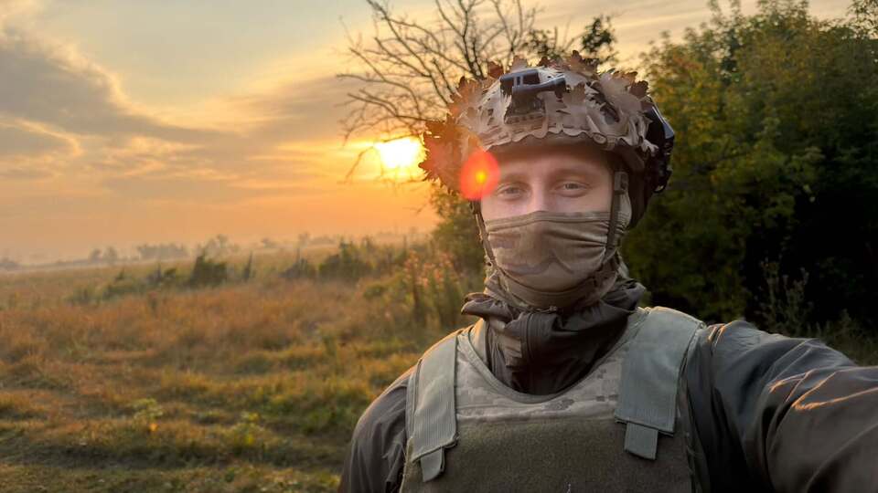 Військовий: Ворогу треба, щоб люди перестали жити до того, як він їх убив. Тому співайте і закохуйтеся
