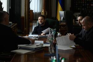 "Пропозиції підготовлені". Зеленський провів нараду до зустрічі представників Трампа