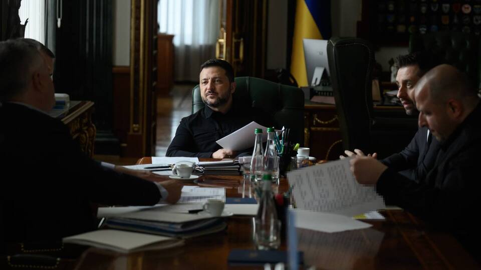 "Пропозиції підготовлені". Зеленський провів нараду до зустрічі представників Трампа