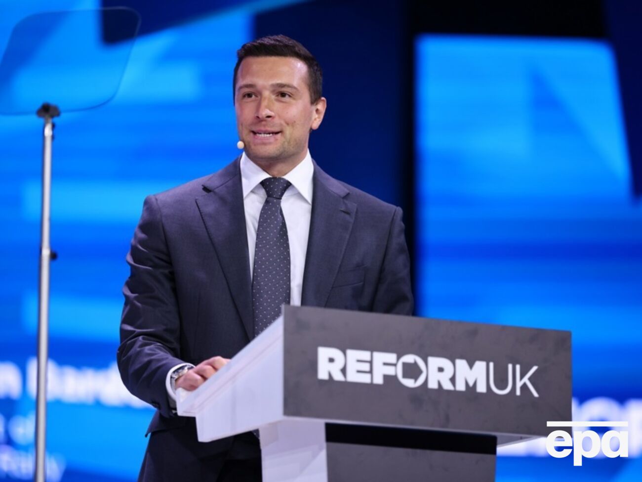 Кандидат у прем'єри Франції закликав переглянути підтримку України. Що пропонує