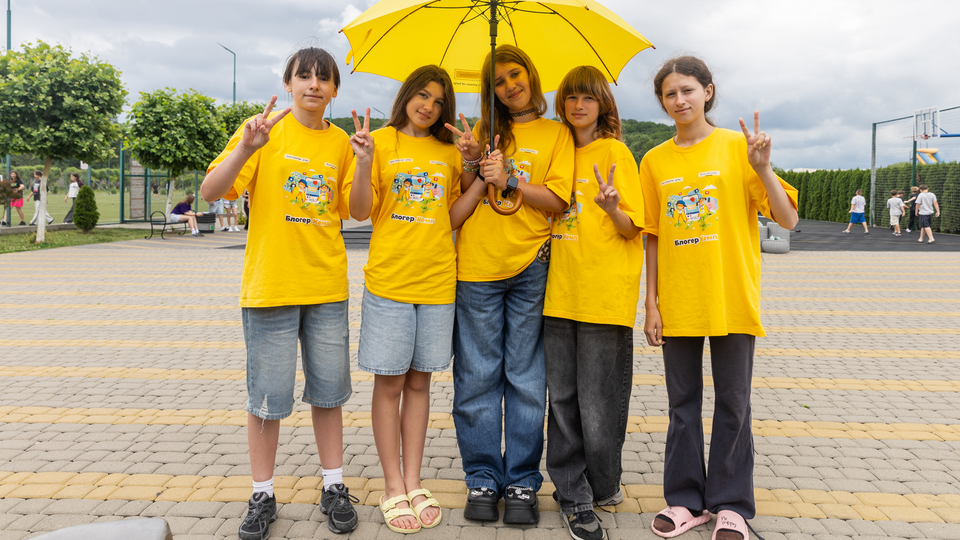 Фонд Ріната Ахметова відкрив реєстрацію на осінню зміну "Блогер Кемпу" для дітей, які постраждали від війни