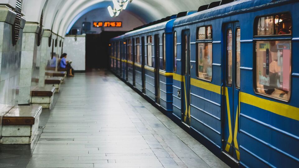 Київ змінює правила безпеки. Що буде з масовими заходами, метро й комендантською годиною