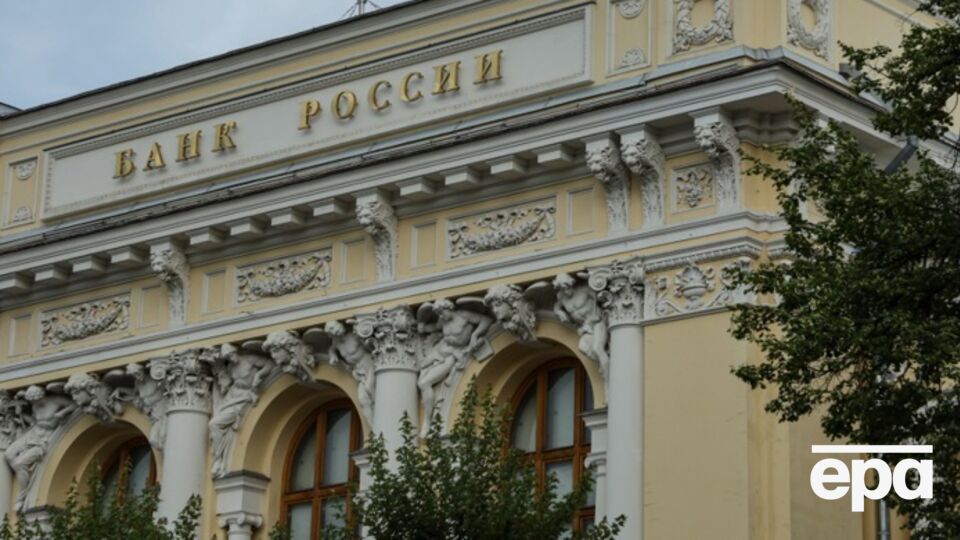 Центробанк России стал крупнейшим продавцом золота в мире, чтобы наполнить военный бюджет страны