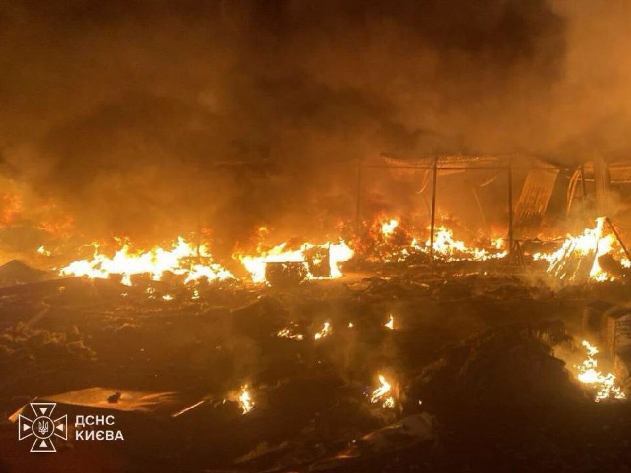 Низка пошкоджень у різних районах. У Києві виявили загиблих унаслідок масованої атаки РФ. Фото