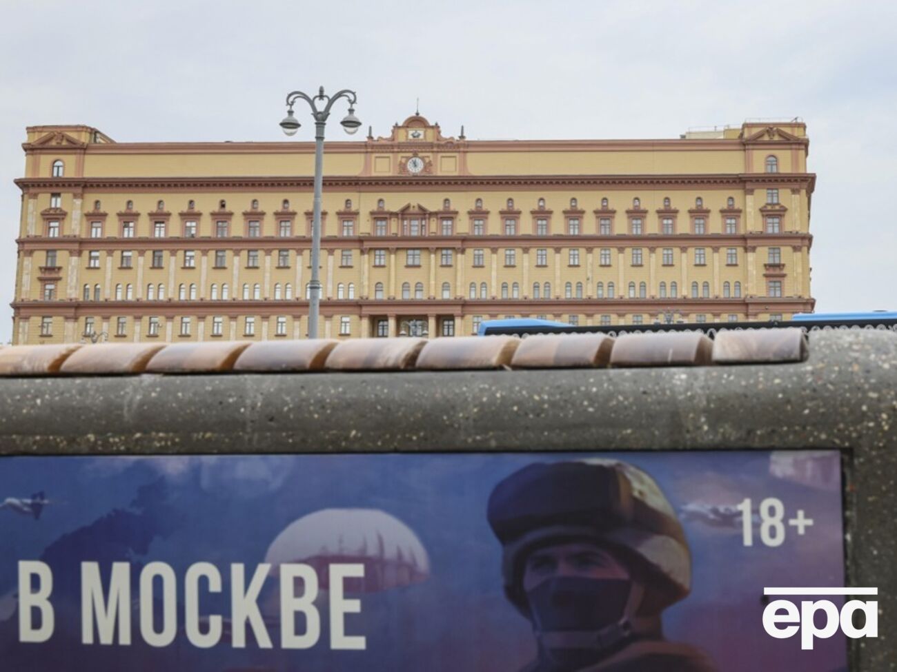 Росіянам почали відмовляти у видаванні закордонних паспортів через обмеження військкоматів – ЗМІ
