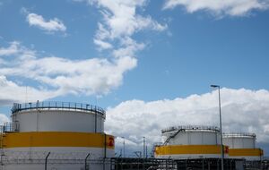 Нафта подорожчала до понад $100 на тлі загострення на Близькому Сході. Що там відбувається?