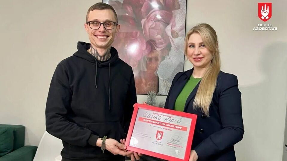 Оборонець Маріуполя Юрій Сайко отримав квартиру від проєкту "Серце Азовсталі"