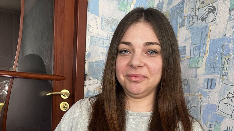 Історія жительки Харківської області, яка вижила під час удару російського КАБ, увійшла до музею "Голоси Мирних"